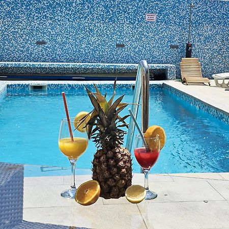 The Golden Grotto Apartments 노바야 외부 사진