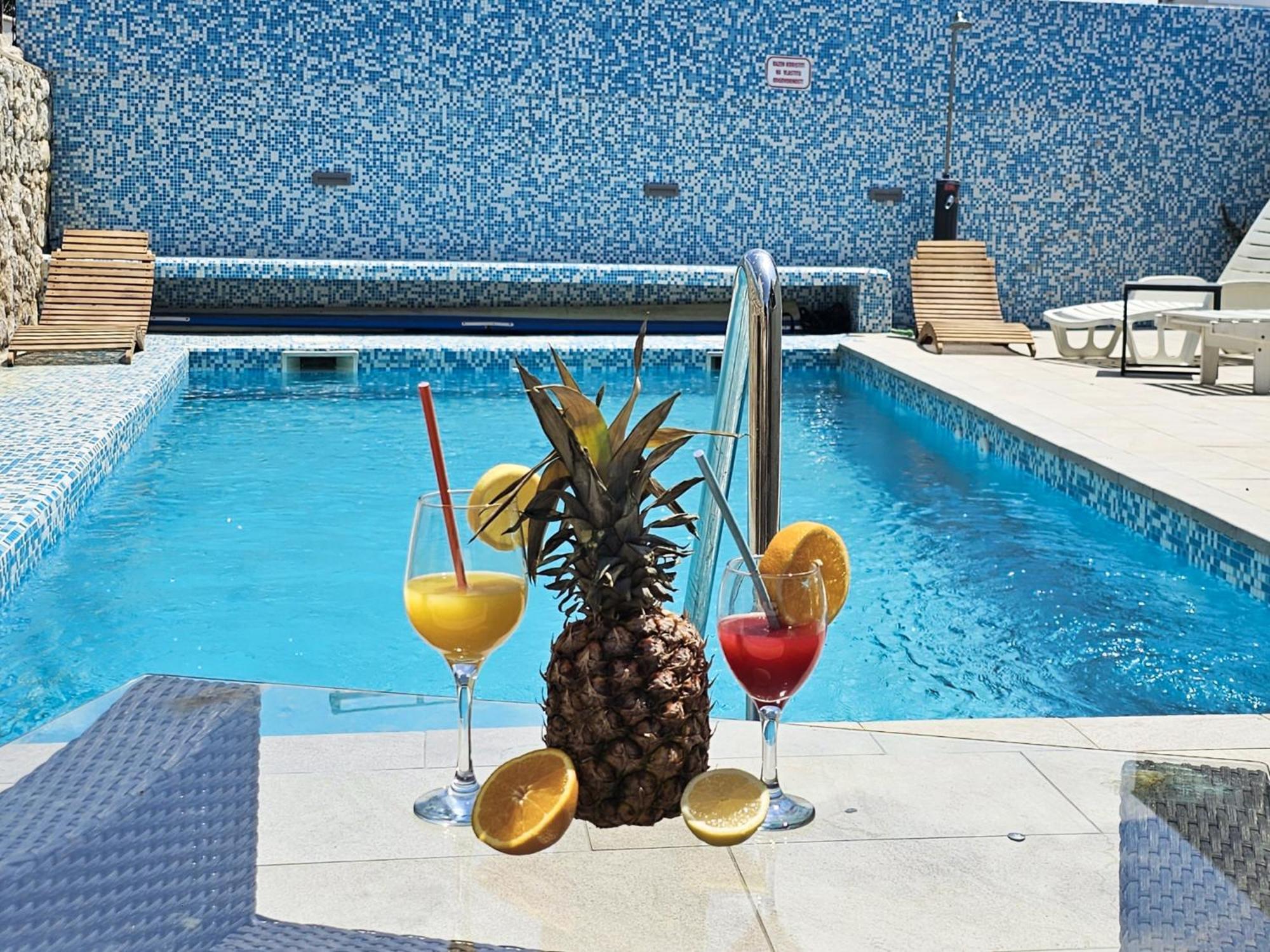 The Golden Grotto Apartments 노바야 외부 사진